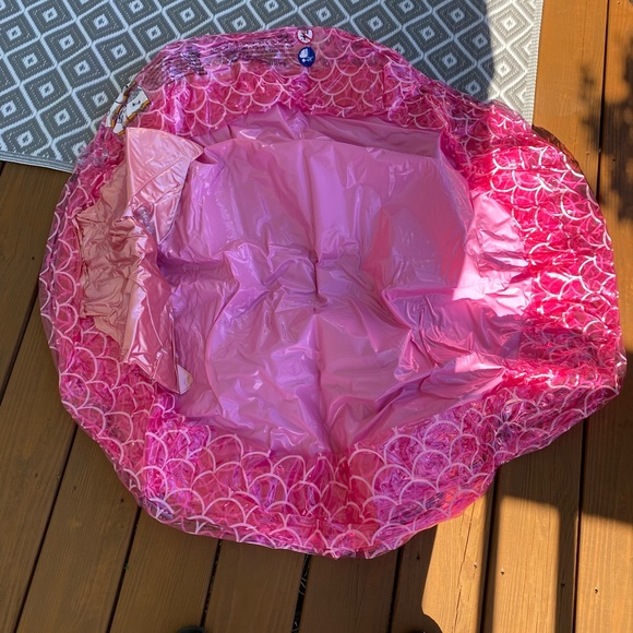 Kiddie pool - Picture 2 of 2